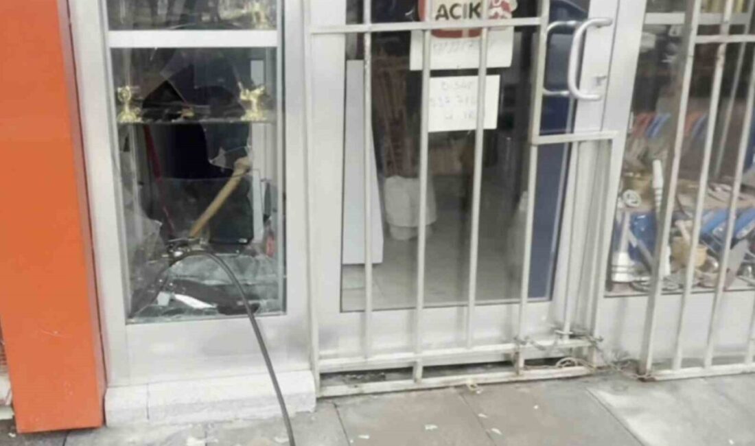 Aksaray’da bıçakçı dükkanının camını kıran kişi ya da kişiler binlerce