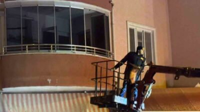 Bilecik’te 6 katlı binanın girişindeki dükkanda çıkan yangın sonucu, tahliye