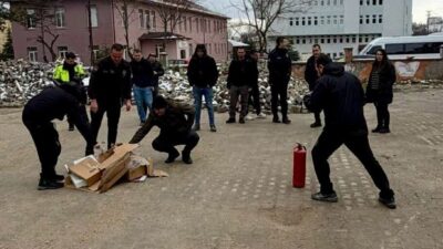 Bilecik’in Pazaryeri ilçesinde emniyet personeline yangın ve deprem farkındalık eğitimi