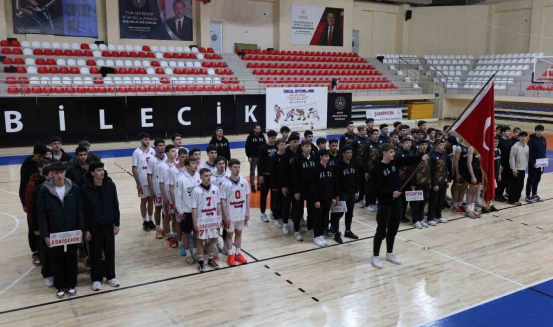 Bilecik’in Bozüyük ilçesinde gençler basketbol grup müsabakaları, düzenlenen açılış seremonisiyle