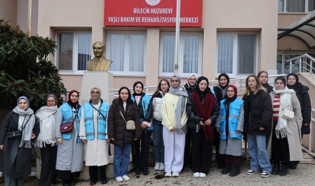 Bilecik’te gençler, Bilecik Huzurevi Yaşlı Bakım ve Rehabilitasyon Merkezi’ni ziyaret