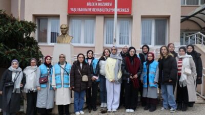 Bilecik’te gençler, Bilecik Huzurevi Yaşlı Bakım ve Rehabilitasyon Merkezi’ni ziyaret