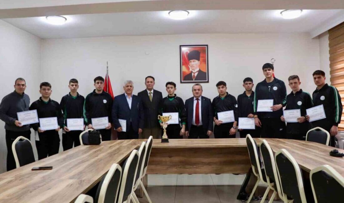 Bilecik’in Bozüyük ilçesinde Okul Sporları Genç Erkekler Hentbol İl Birincisi