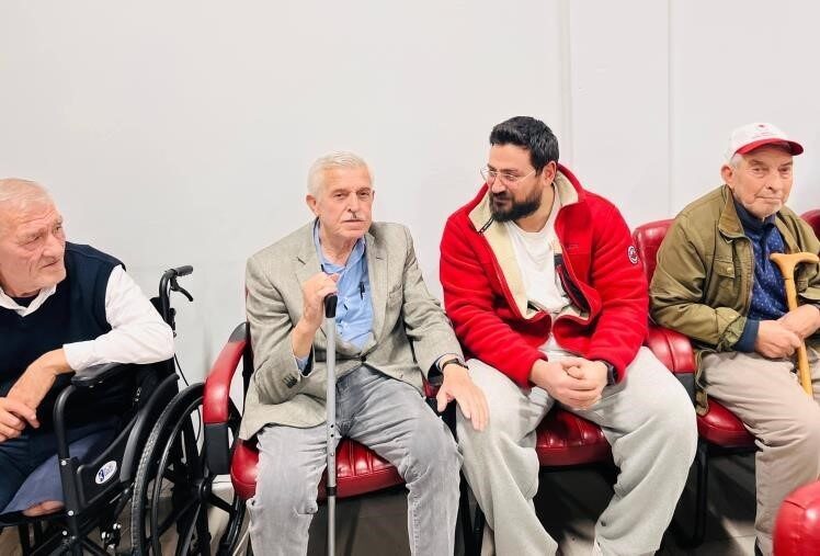 Bilecik’te huzurevine anlamlı bir ziyaret gerçekleştirilerek büyüklerle bir araya gelindi.