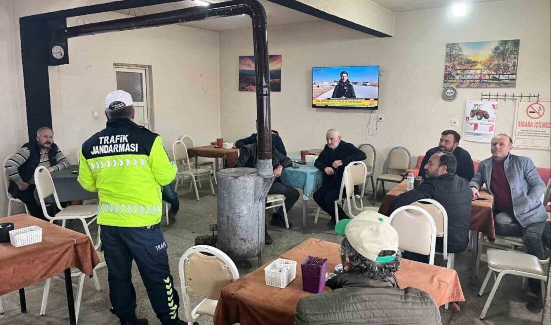 Bilecik’in Osmaneli ilçesinde köylerde kış mevsiminde trafik güvenliği eğitimi verildi.