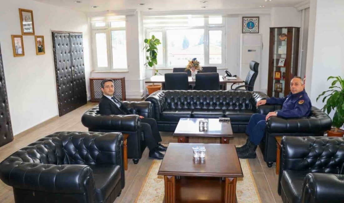 Bilecik’te kurum müdürleri, İl Jandarma Komutanı Ali Vanlı’yı ziyaret etti.