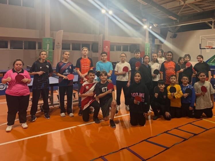 Bilecik’te Gençlik ve Spor Bakanlığı Spor Okulları bünyesinde masa tenisinde