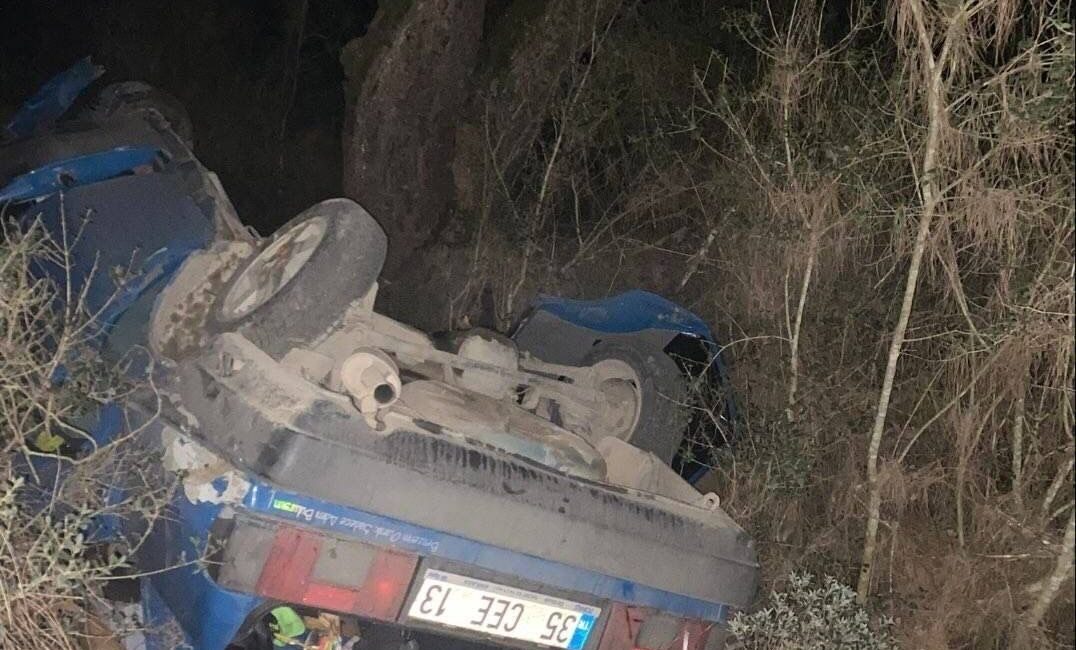 Bilecik’in Osmaneli ilçesinde otomobilin yoldan çıkması sonucu meydana gelen trafik