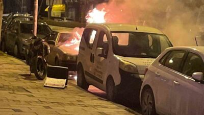 Bilecik’te park halinde bulunan otomobil çıkan yangın sonucu alev alev