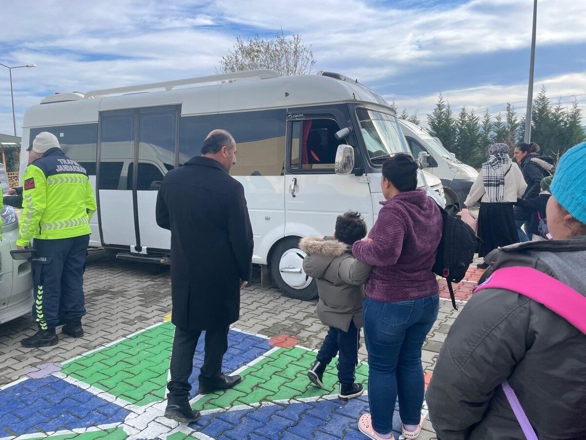 Bilecik’te taşımalı eğitim kapsamında hizmet veren araçlara yönelik denetimler gerçekleştirildi.