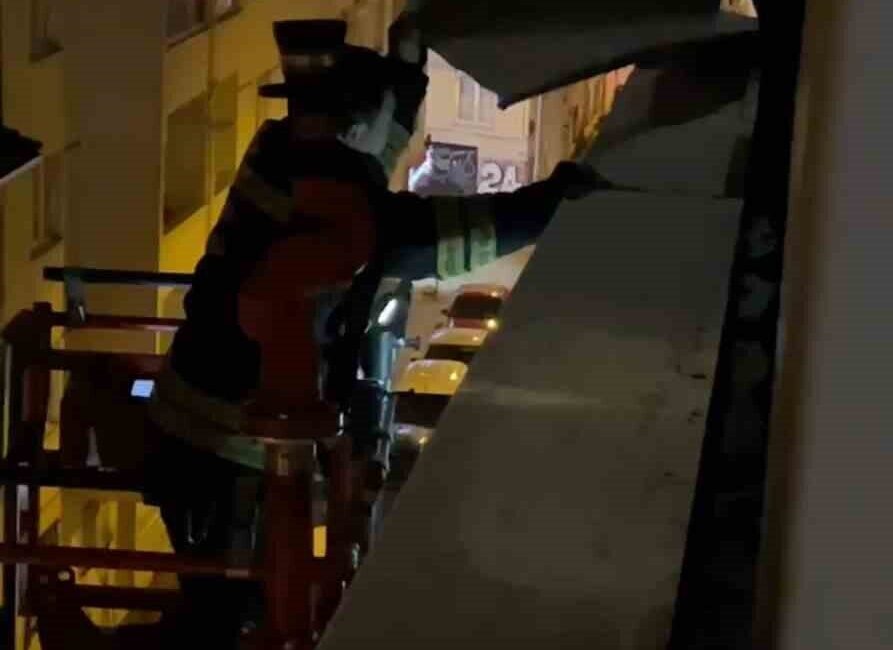 Eskişehir’de dün gün boyu etkili olan şiddetli fırtına gece saatlerinde