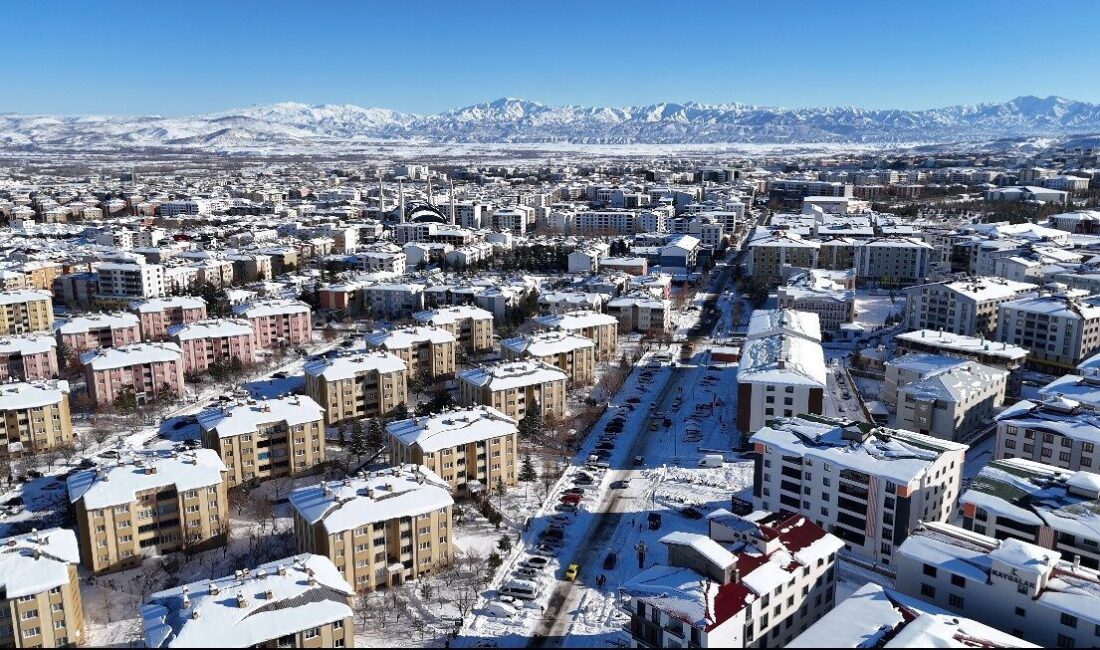 Bingöl’de etkili olan kar yağışının ardından yağış durdu, güneşin yüzünü