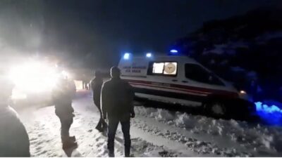 Bingöl genelinde etkili olan yoğun kar yağışının ardından ulaşımda aksama