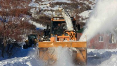 Bingöl’de kapalı bulunan 95 köy yolunda İl Özel İdaresi ekiplerinin