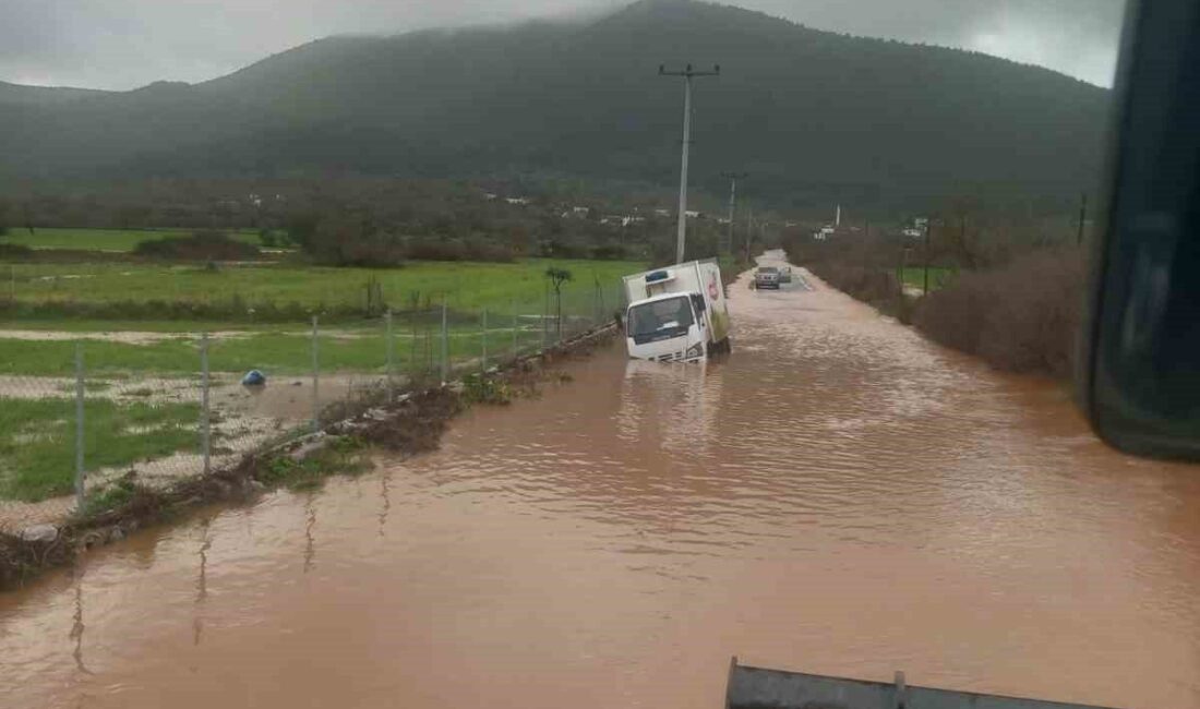 Muğla’nın Bodrum ilçesinde sabah saatlerinde bastıran sağanak yağmur yolda bir