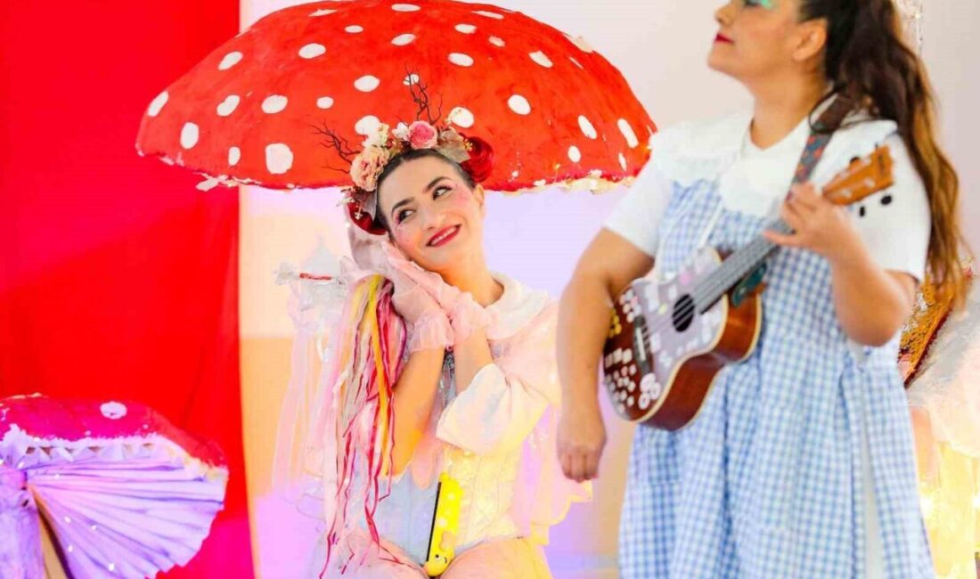 Aliağa Belediyesi’nin sömestr özel olarak düzenlediği Tiyatro Günleri kapsamında sahnelenen