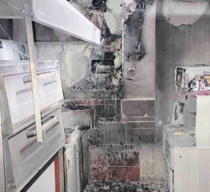 Bitlis’in Güroymak ilçesindeki bir iş yerinde çıkan yangın maddi hasara