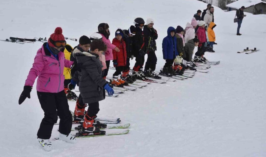 Bitlis’te yarıyıl tatilini fırsata çeviren çocuklar, kayak merkezinde hem eğleniyor