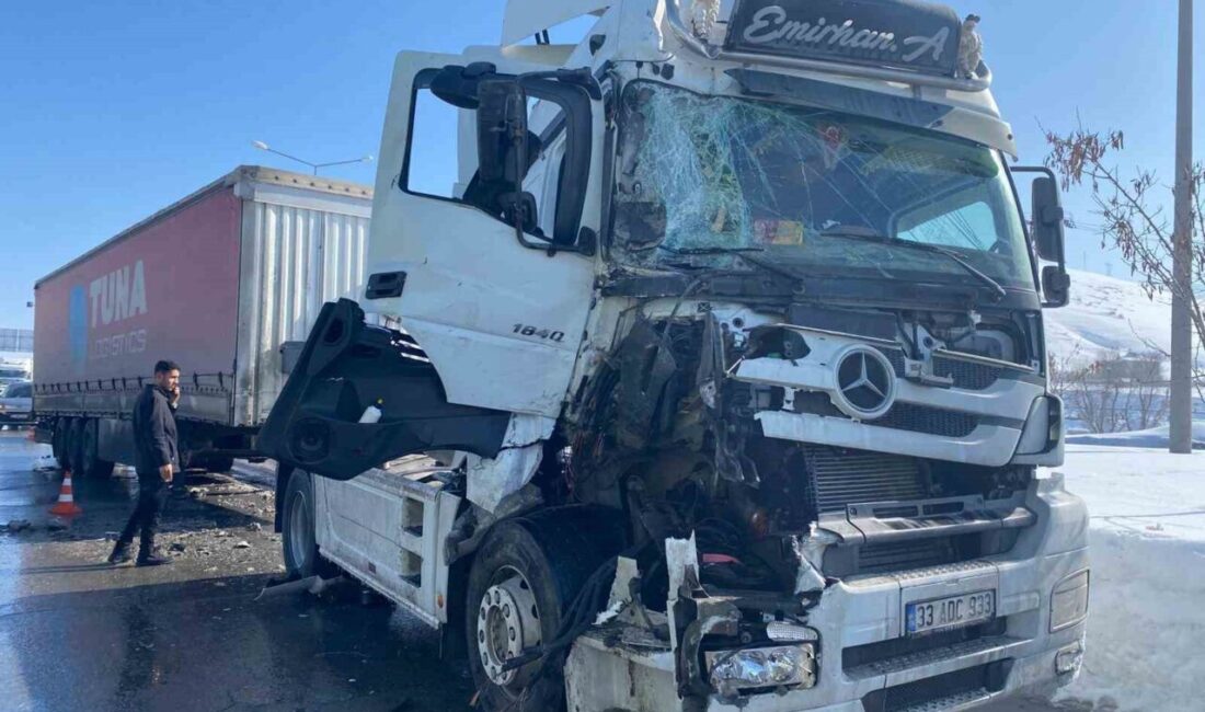Bitlis’te iki tırın çarpışması sonucu maddi hasarlı kaza meydana geldi.