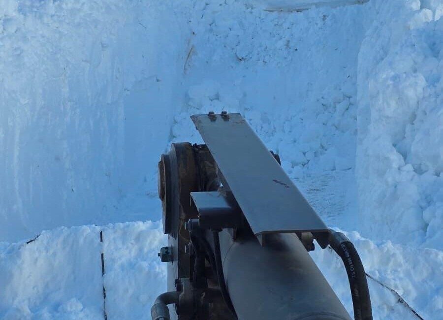 Bitlis İl Özel İdaresi ekipleri, yoğun kar yağışının ardından etkisini