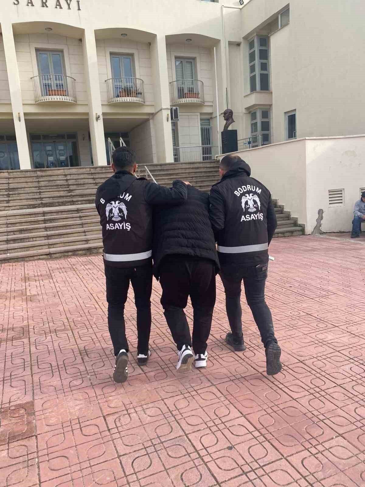 Muğla’nın Bodrum ilçesinde, 6 yıldır aranan ve hakkında 4 ayrı