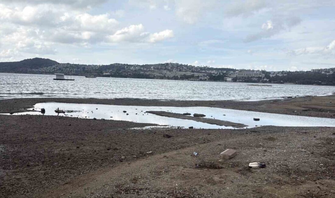 Muğla’nın Bodrum ilçesinde, Gümbet ve Bitez sahilinde deniz çekildi. Sahil