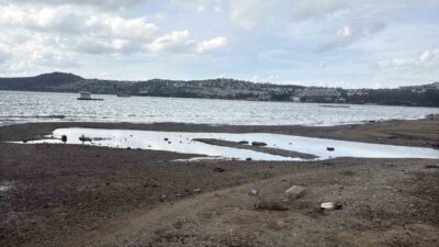Muğla’nın Bodrum ilçesinde, Gümbet ve Bitez sahilinde deniz çekildi. Sahil