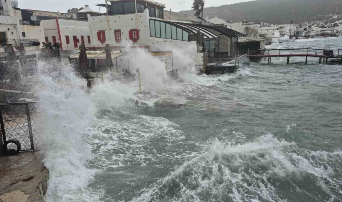 Muğla’nın Bodrum ilçesinde etkili olan fırtına nedeniyle tekneler karaya sürüklendi,
