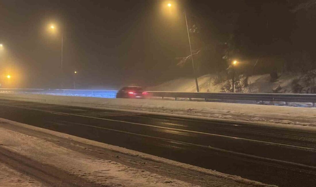 Türkiye’nin önemli geçiş güzergahlarından D-100 karayolunun Bolu Dağı kesiminde kar