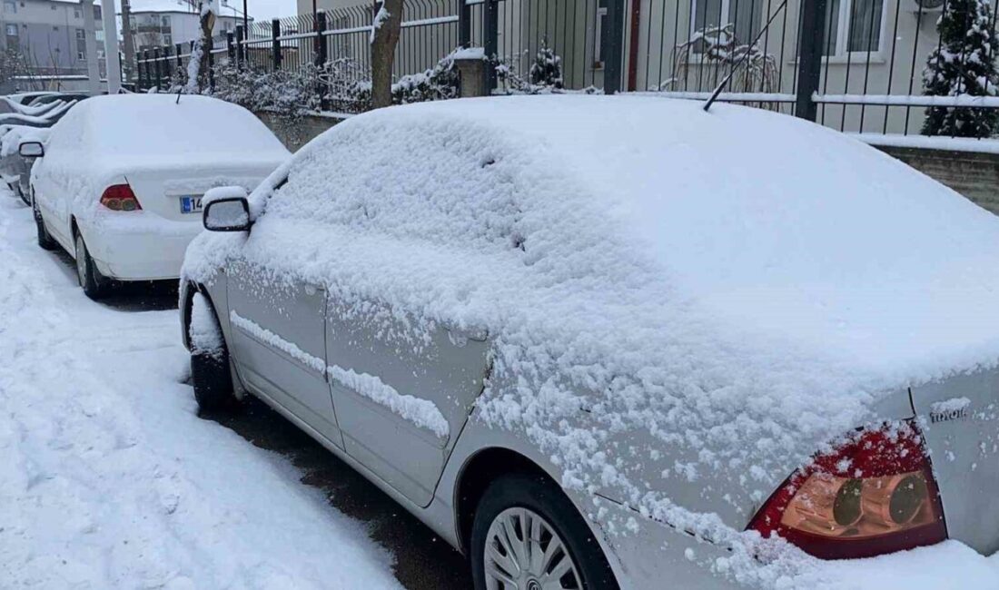 Bolu’da gece saatlerinde başlayıp aralıklarla etkili olan kar yağışı, kenti
