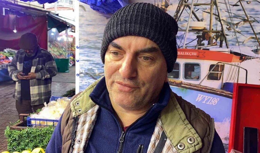 Bolu’da halk pazarındaki balık tezgahlarında olumsuz hava şartları nedeniyle balık