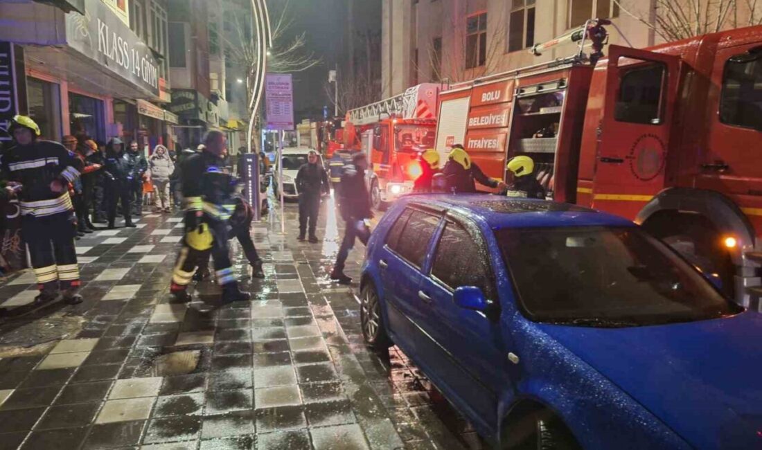 Bolu’da Karaçayır Mahallesi’nde bir apartmanın 3’üncü katında çıkan yangın, itfaiye