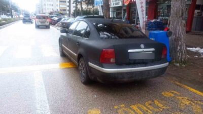 Bolu’da yaya geçidi ve kaldırımları işgal eden sürücülere müdahale eden