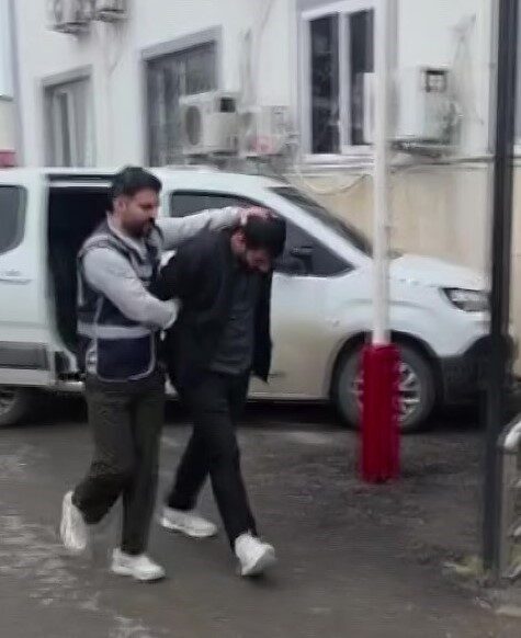 Adana’da boşanma aşamasındaki eşinin evine zarar vermekten gözaltına alınan şahıs