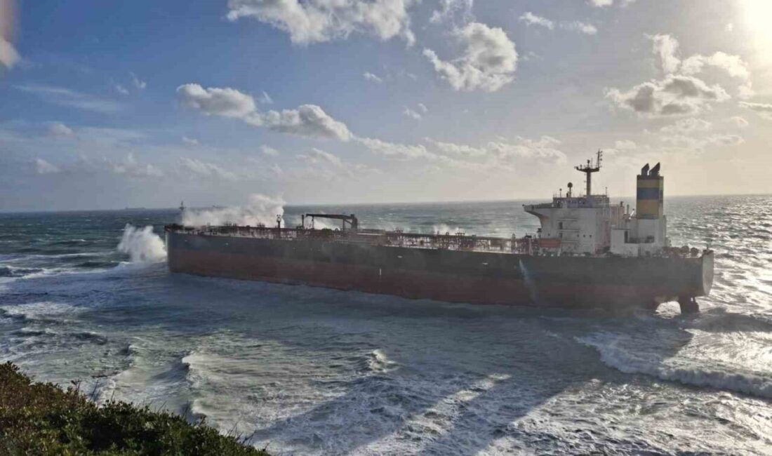 Çanakkale’nin Bozcaada ilçesi açıklarında seyir halinde olan ’QENDIL’ isimli boş