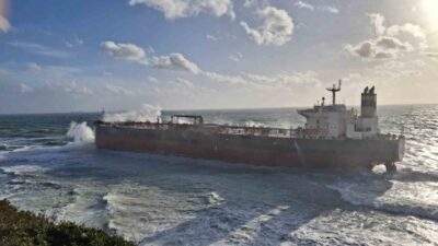 Çanakkale’nin Bozcaada ilçesi açıklarında seyir halinde olan ’QENDIL’ isimli boş