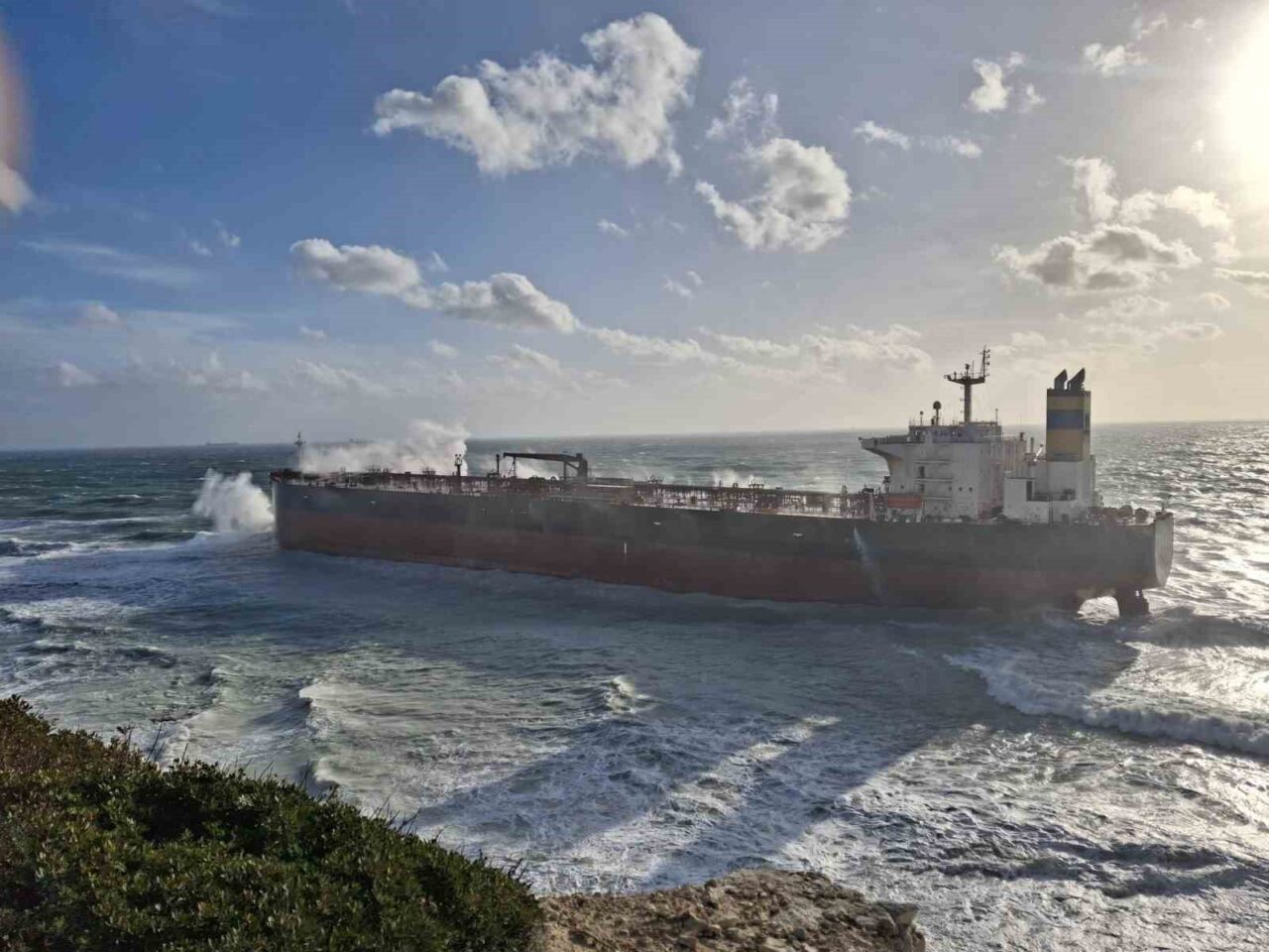 Çanakkale’nin Bozcaada ilçesi açıklarında seyir halinde olan ’QENDIL’ isimli boş