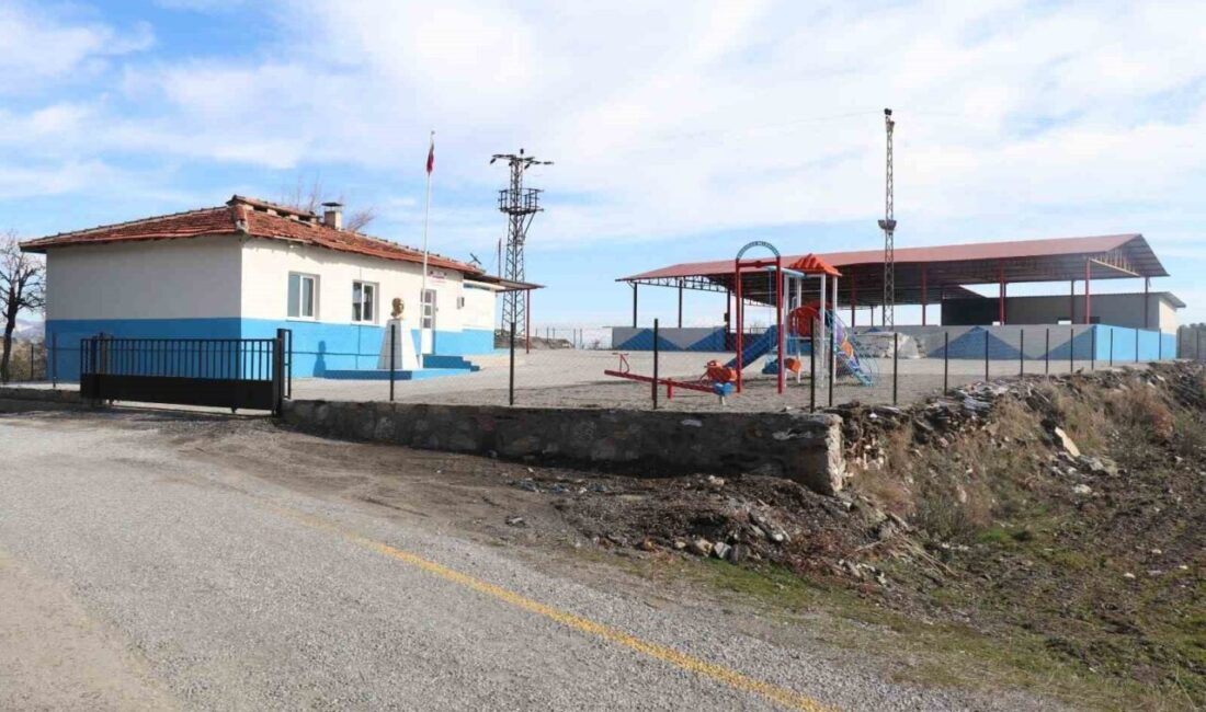 Bozdoğan Belediyesi, Kızıltepe Mahallesi’nde bulunan sosyal tesiste yenileme çalışmalarını tamamladı.