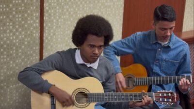 Bilecik Şeyh Edebali Üniversitesi’nde (BŞEÜ) gitar ve bağlama kursları devam