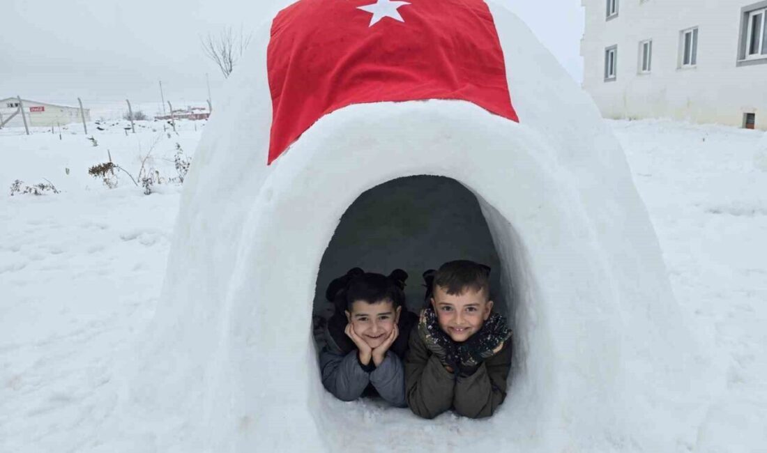 Yozgat’ta yaşayan Ersoy ailesi, karın tadını eskimo evi yaparak çıkardı.