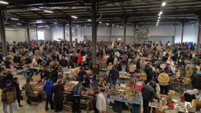 Konya’da her ay düzenli olarak kurulan antika pazarı, geçmişin izlerini