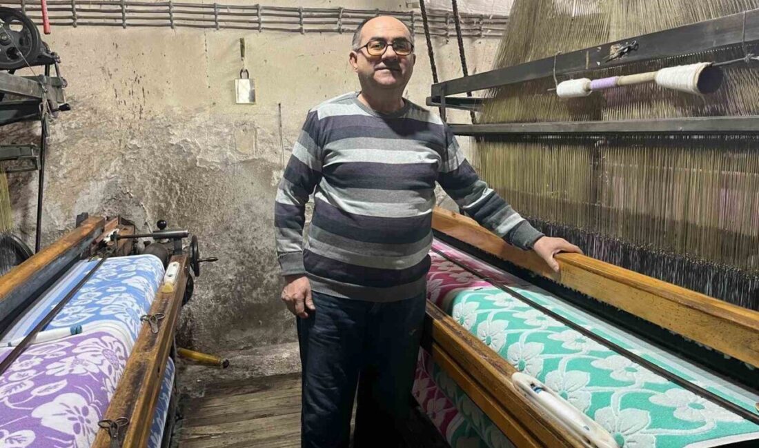 Buldan’da sayıları giderek azalan kara tezgâhlarda geleneksel havlu dokumacılığı yaşatılmaya
