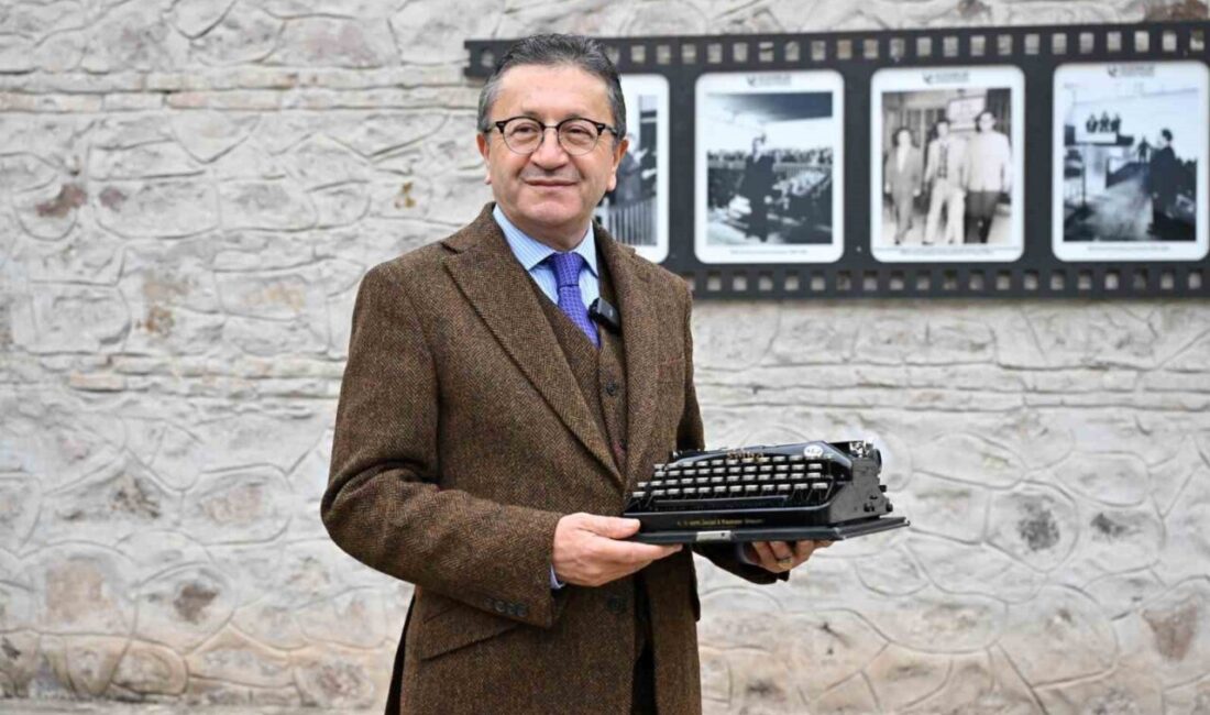 Eski Başbakan Bülent Ecevit’in 70 yıllık daktilosu, Ulucanlar Cezaevi Müzesi’nde