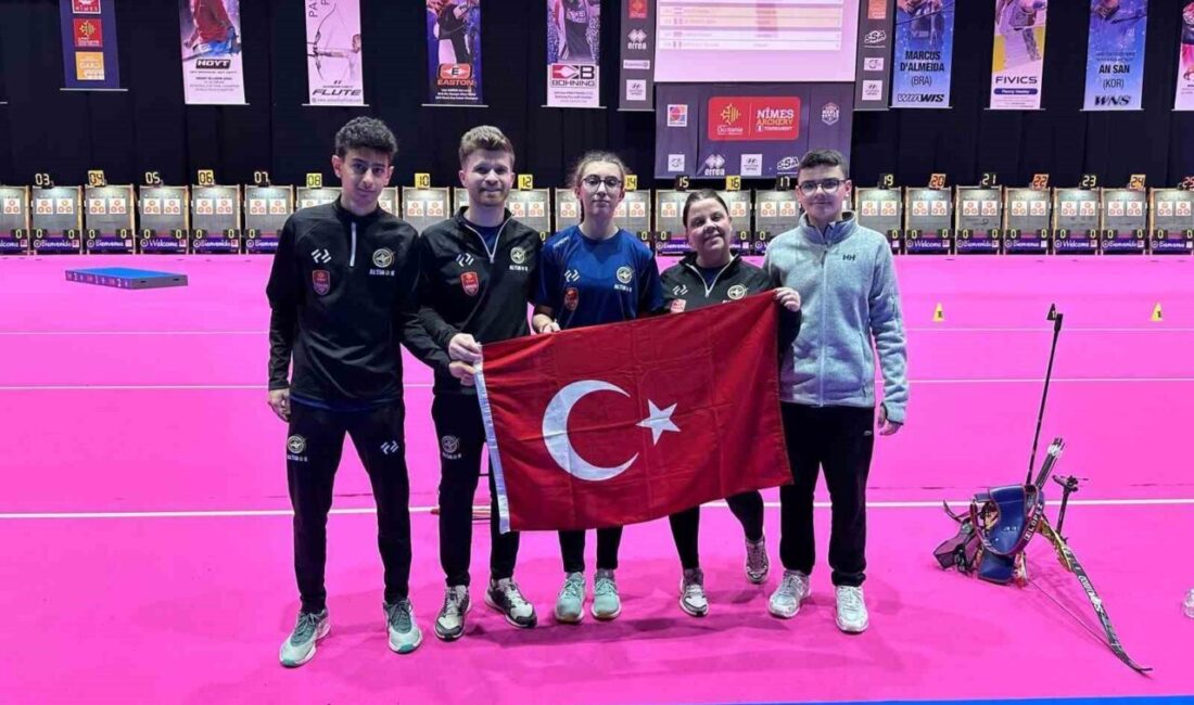 Fransa’da düzenlenen Uluslararası Nimes Archery turnuvasında U15 kategorisinde okçuluk dalında