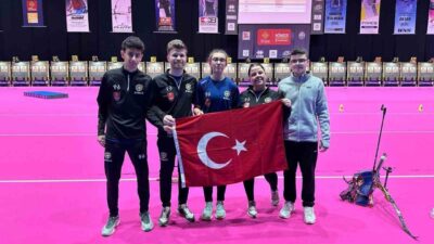 Fransa’da düzenlenen Uluslararası Nimes Archery turnuvasında U15 kategorisinde okçuluk dalında