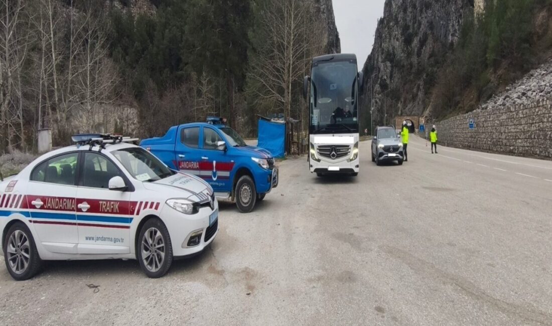 Burdur’da yapılan denetimlerde 381 araç ve sürücüsüne idari para cezası