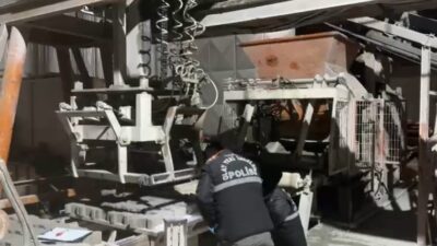 Burdur’da kilit parke üretim tesisinde bir işçi pres makinesine sıkışarak