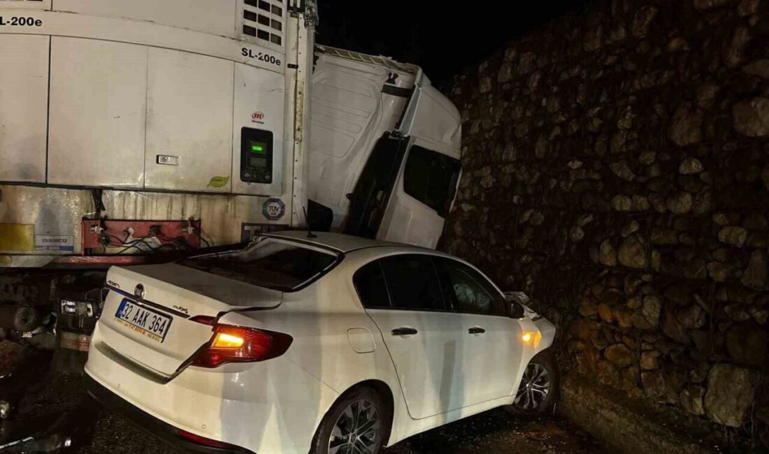 Burdur’da 2 otomobil ve tırın çarpışması sonucu 1 kişinin hayatını