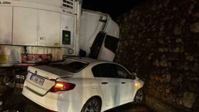 Burdur’da 2 otomobil ve tırın çarpışması sonucu 1 kişinin hayatını