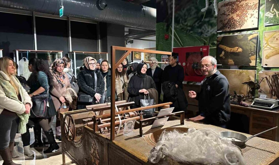 Bursa Büyükşehir Belediyesi bünyesindeki Bursa Kent Akademisi’nde görev alan eğitmenler,